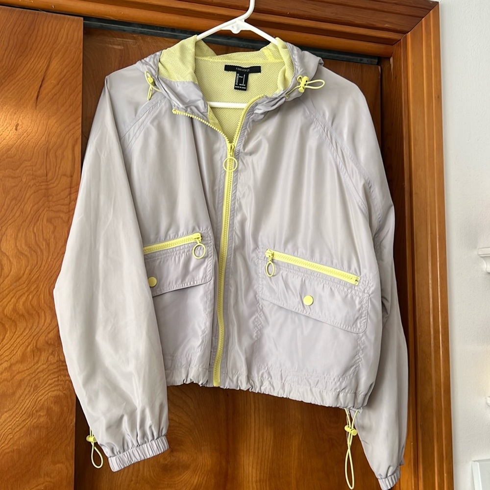 Cropped windbreaker